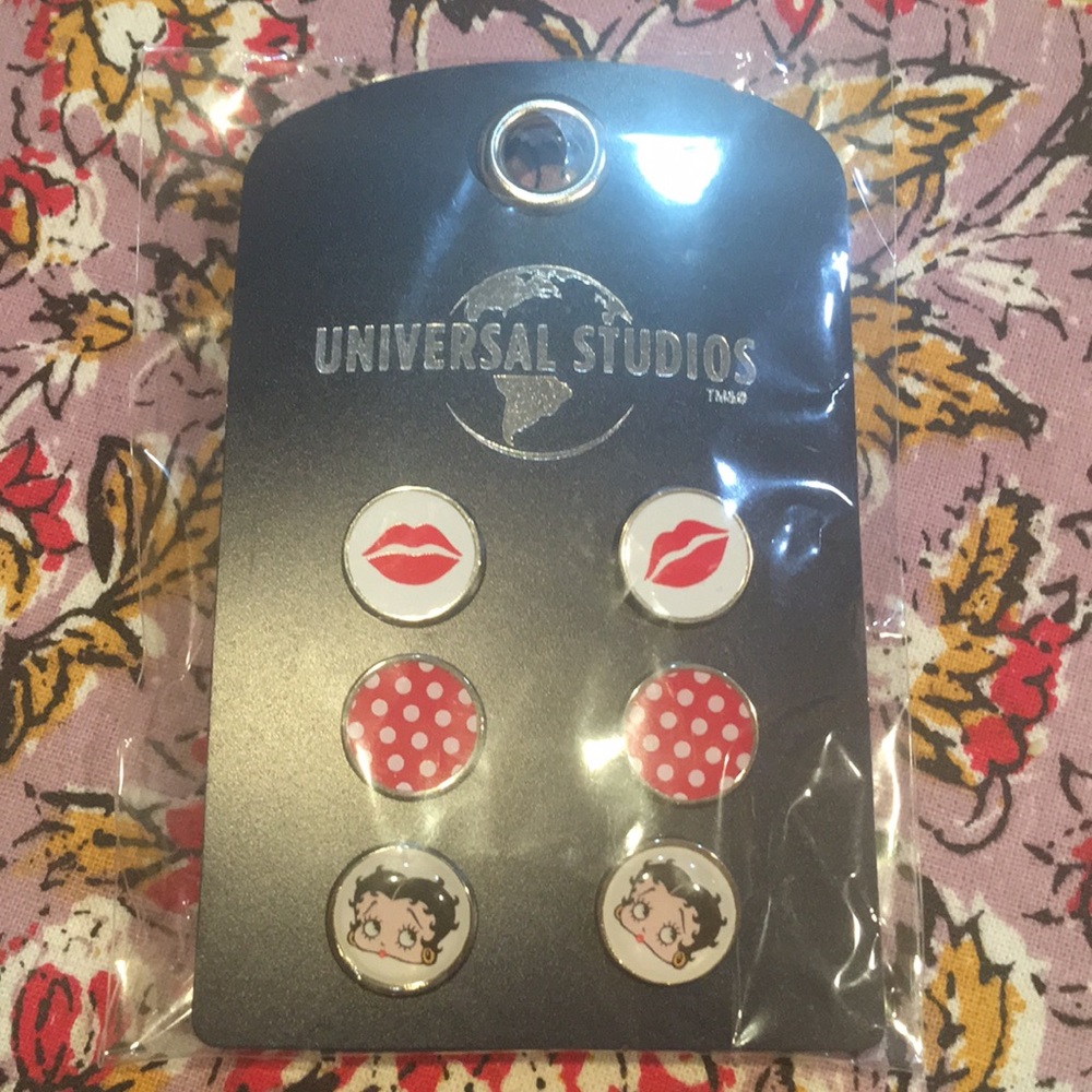 Betty Boop Earring Set 💋 - Picture 4 of 4